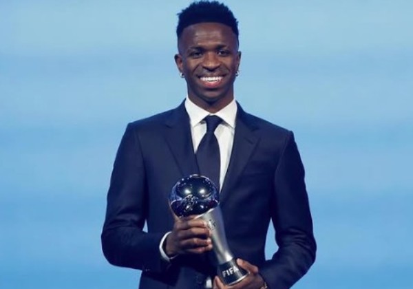 Vini Jr. desabafa após ser eleito o melhor do mundo pela Fifa