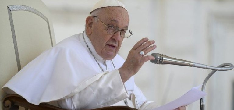 Papa Francisco critica tratamento dado às freiras na Igreja: “Mentalidade machista”