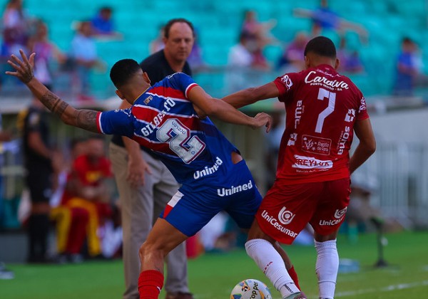Com força máxima, Bahia faz 2 a 0 no Porto, vence a primeira e entra no G4