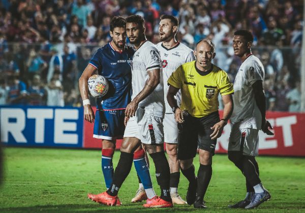 CBF afasta árbitros responsáveis por marcarem pênalti bizarro na Copa do Nordeste