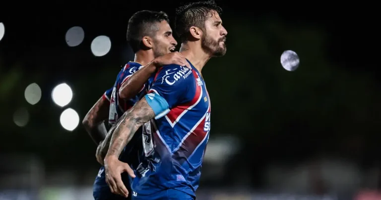 Após marcar pelo segundo jogo seguido, Everaldo fala sobre rumores: “Meu foco é aqui”