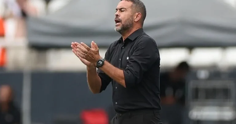 Botafogo anuncia saída de técnico Artur Jorge