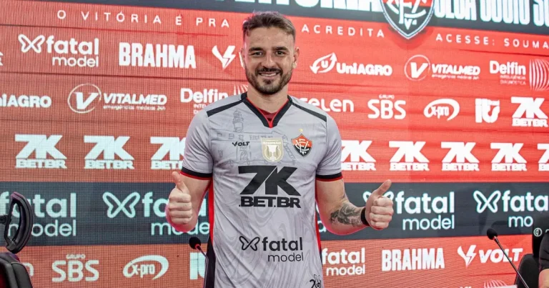 Gabriel explica negociação com o Vitória e disputa com Lucas Arcanjo