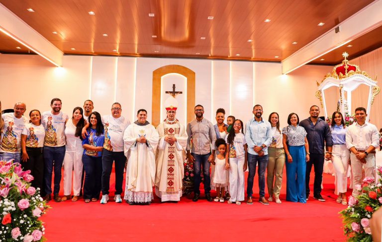 Candeias: prefeito Eriton  participa da noite de abertura do novenário de N.S. das Candeias