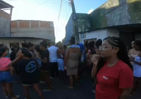 Homens armados invadem residência e fazem família refém no bairro da Santa Cruz