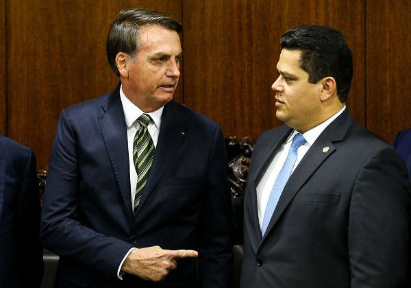Bolsonaro confirma que vai apoiar Davi Alcolumbre na eleição do Senado