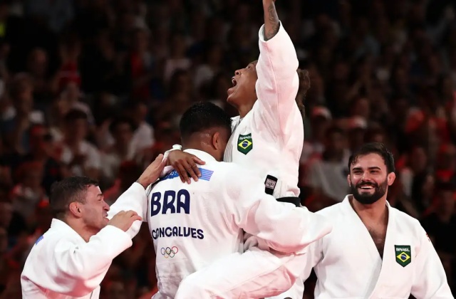 Judô: Brasil bate EUA em disputa por equipes, 1ª após bronze em Paris
