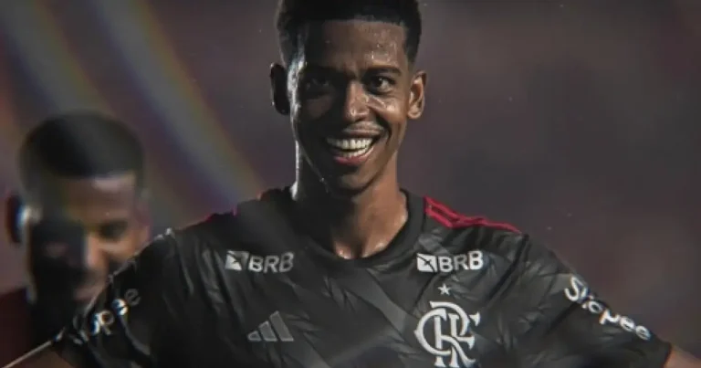 Vitória acerta contratação do atacante Carlinhos, do Flamengo