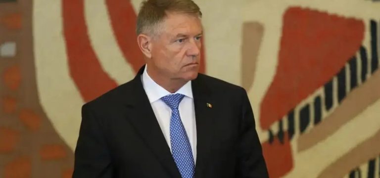 Presidente da Romênia renuncia ao cargo três meses antes das eleições