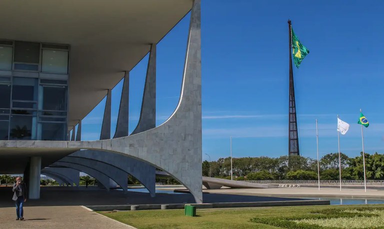 Gasto do Planalto com móveis e eletrodomésticos inclui R$ 63 mil com polidores de sapato