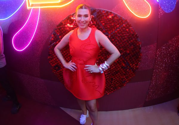 Fernanda Paes Leme curte primeira noite do Camarote Planeta Band