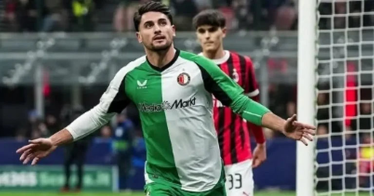 Milan empata no San Siro e cai para Feyenoord nos Playoffs da Champions League