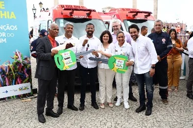 Candeias: Em ato com governador e Ministros, Prefeito Eriton Ramos recebe nova ambulância para reforçar o atendimento do SAMU no Município