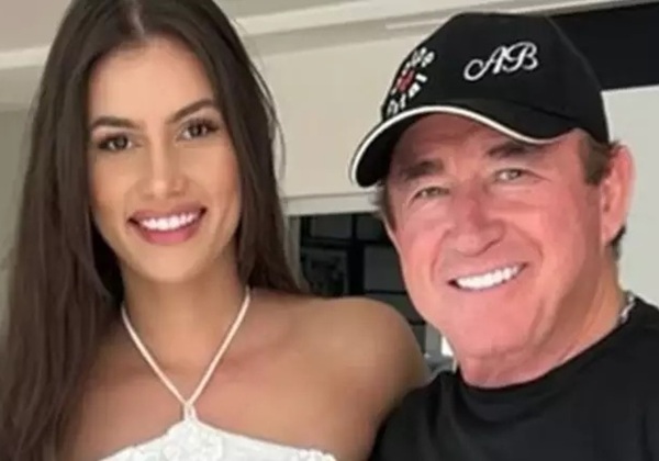 Amado Batista celebra aniversário de 23 anos de namorada; confira