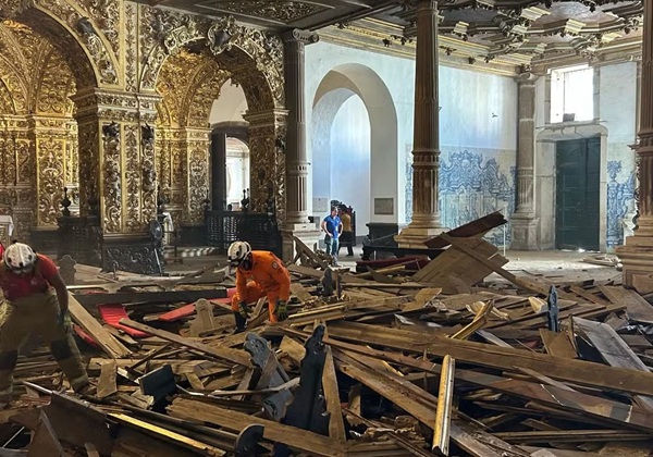 Teto de igreja desabafa em Salvador e deixa uma pessoa morta