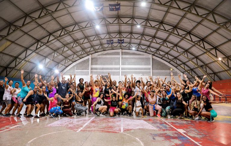 Dança Cidade: Projeto leva mistura de ritmos e contagia moradores nas praças e ginásio de Candeias