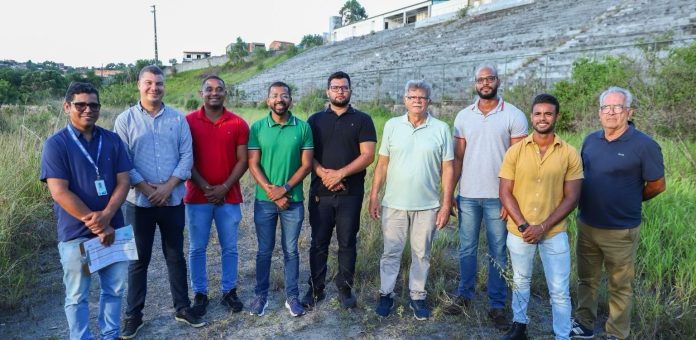 Candeias: Eriton Ramos e equipe da SUDESB realizam visita técnica ao estádio David Caldeira