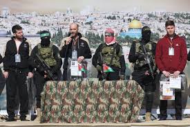 Hamas liberta mais três reféns israelenses após cessar-fogo quase colapsar