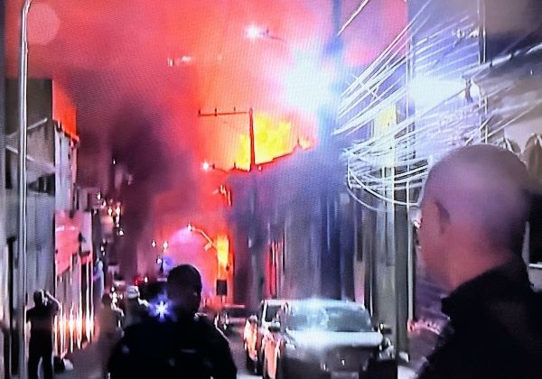 Casarão pega fogo no Santo Antônio Além do Carmo