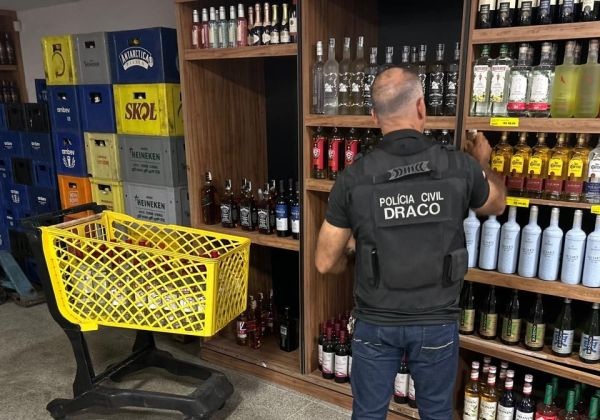 Polícia cumpre mandados e desarticula esquema de bebidas falsificadas