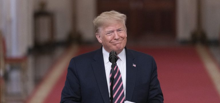 Trump diz que conversará com Putin sobre cessar-fogo na terça-feira