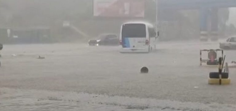 Chuva intensa causa alagamentos e danos em Candeias