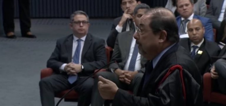 “Não se achou absolutamente nada”, diz defesa de Bolsonaro em julgamento no STF