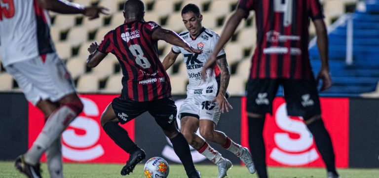 Vitória empata com o Moto Club e fica com a liderança do grupo na Copa do Nordeste