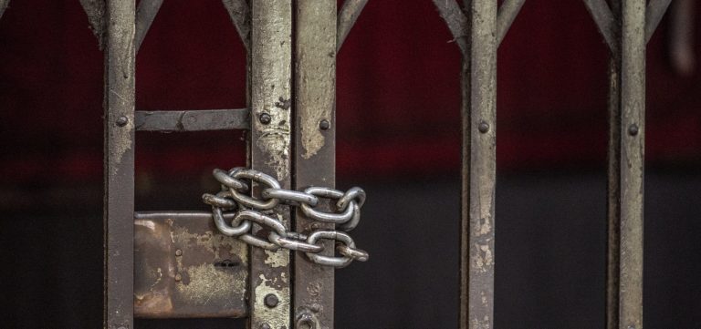 Celulares nas cadeias: projeto propõe bloqueadores de sinal em presídios