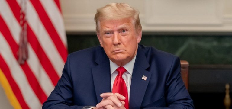 Tarifaço: Trump anuncia taxação recíproca de 10% para o Brasil
