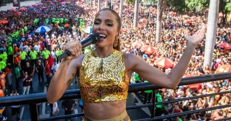 Anitta ajuda a prender ladrão durante seu bloco no Centro do Rio