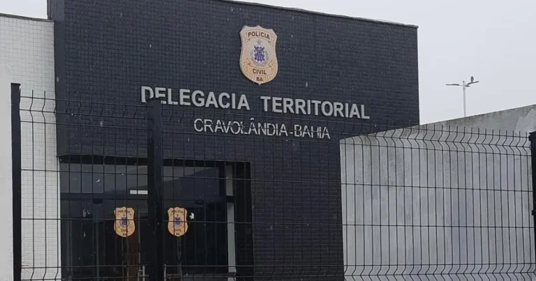 Polícia Civil da Bahia cumpre mandado e apreende arma, drogas e dinheiro em Cravolândia
