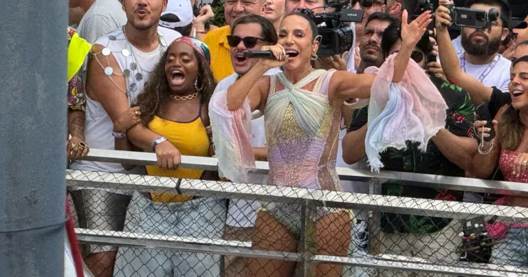 Ivete Sangalo se emociona ao puxar trio para folião pipoca no último dia do Carnaval de Salvador