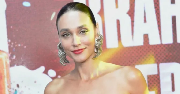 Débora Nascimento curte Carnaval em Salvador e dá detalhes sobre novo filme