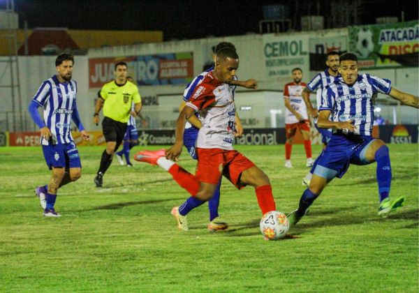 Em jogo de quatro gols, Juazeirense e CSA empatam no Adauto Moraes pela Copa do Nordeste