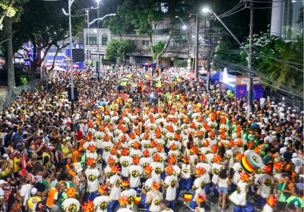 Olodum abre Carnaval com cortejo no circuito Batatinha e desfile no Dodô Osmar