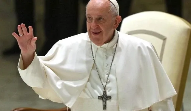 Papa tem mais uma ‘noite tranquila’ e apresenta melhora gradual, diz Vaticano