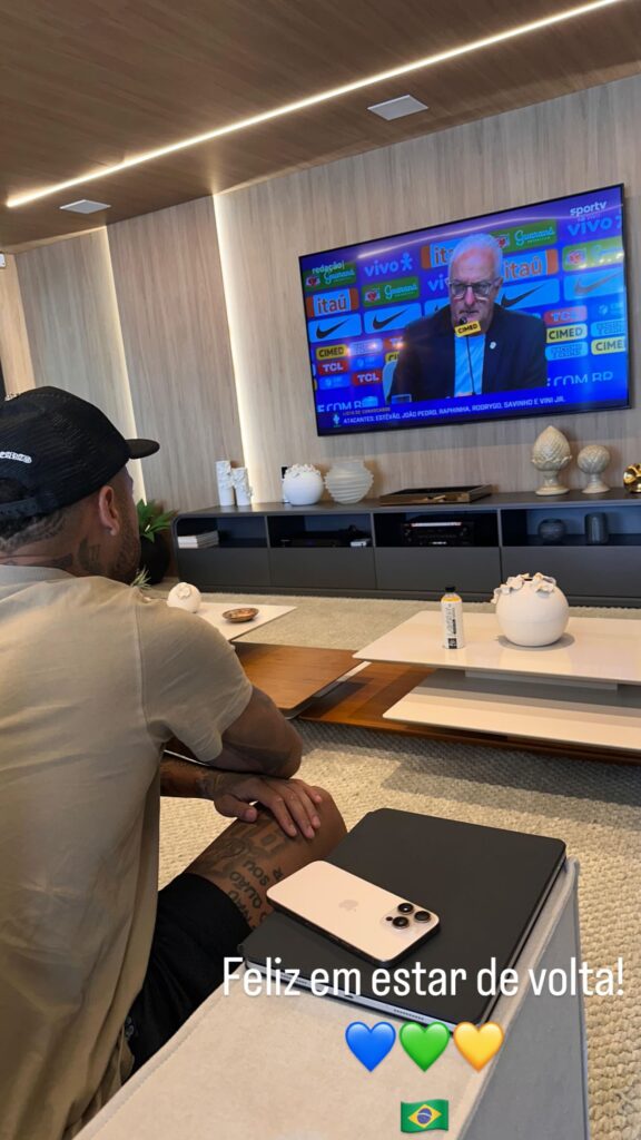 Neymar celebra retorno à Seleção após 1 ano e 5 meses: ‘Feliz em estar de volta’