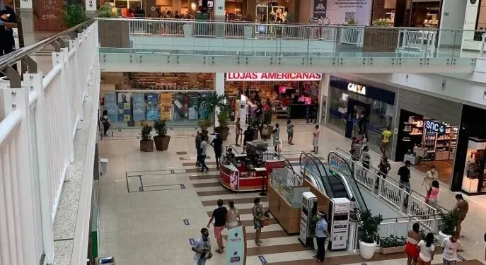 Ladrões invadem shopping e roubam cofre de joalheria de luxo na Bahia