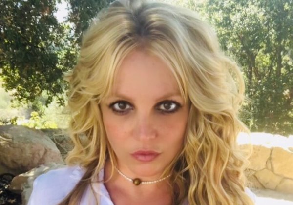 Britney Spears conta que incendiou o banheiro de sua casa: ‘Corri feito uma louca’