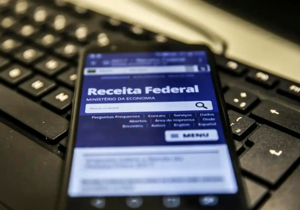 Mais de 560 mil brasileiros entregam declaração do IR no primeiro dia