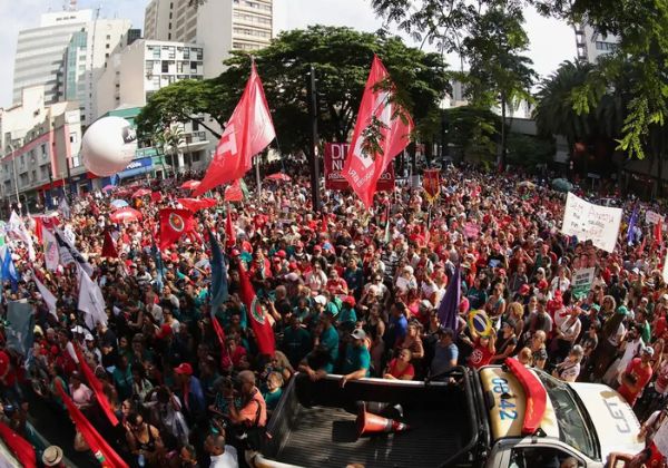 Manifestantes fazem ato contra anistia a presos por atos golpistas