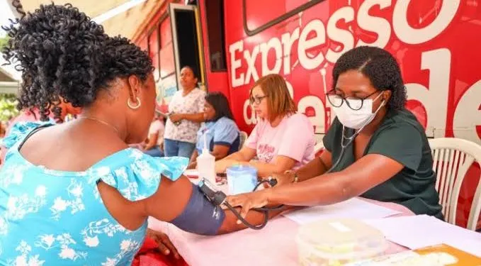 Caravana da Mulher leva serviços gratuitos para o público feminino em Candeias