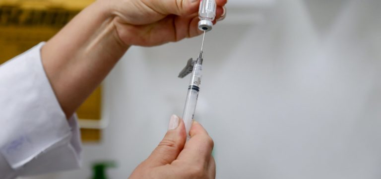 Campanha de vacinação contra a gripe começa nesta segunda-feira