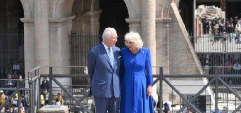Rei Charles surpreende Papa Francisco com visita no Vaticano