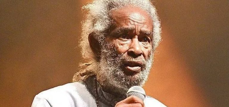 Morre Max Romeo, ícone do reggae jamaicano, aos 80 anos