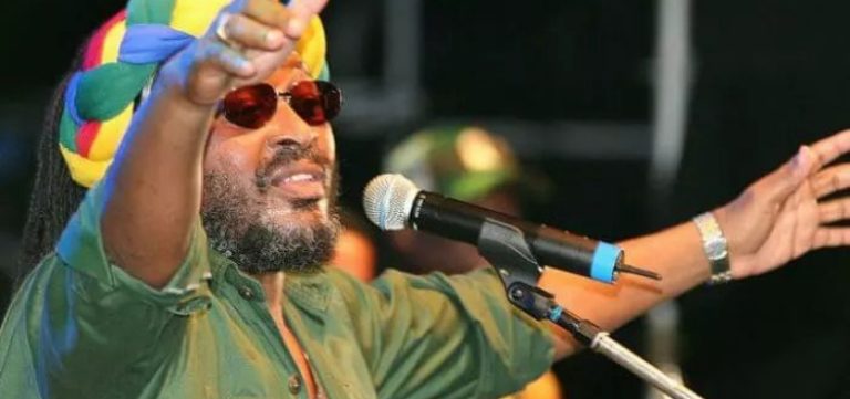 Edson Gomes pode receber honraria da Câmara Municipal de Salvador