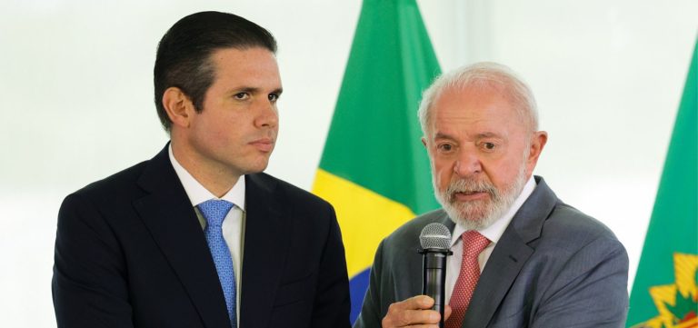 Lula deve se reunir com líderes da Câmara para tratar do projeto de anistia do 8/1
