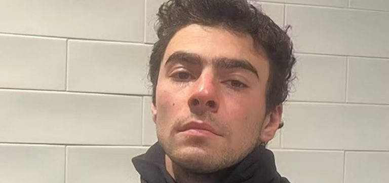 Luigi Mangione nega culpa por assassinato de executivo de saúde; promotores pedem pena de morte