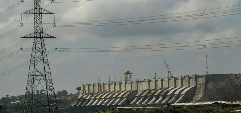 Bandeira tarifária nas contas de luz sai de verde para amarela em maio